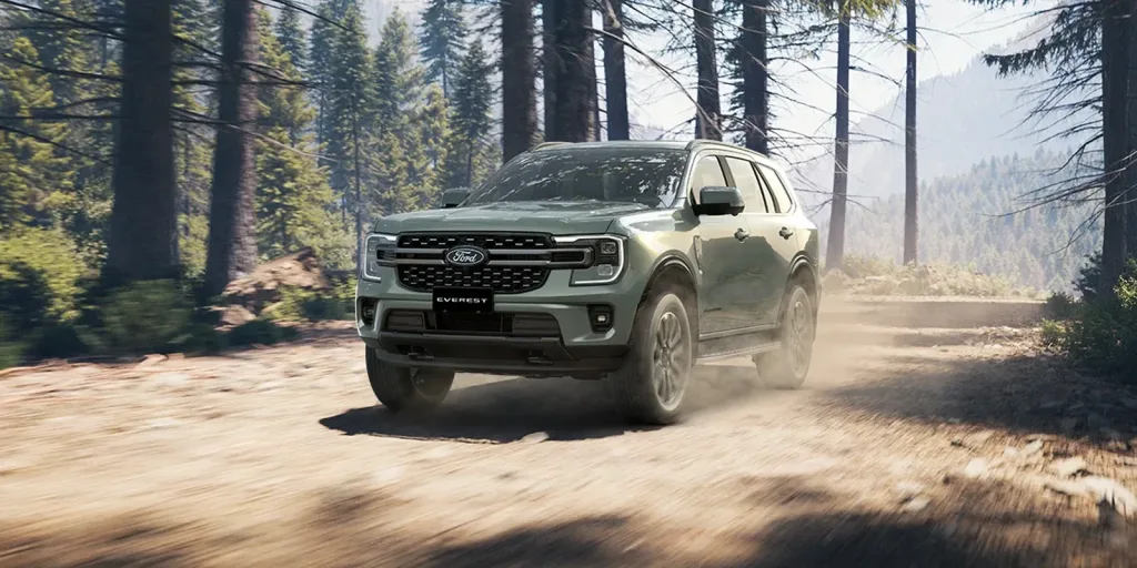 Lăn bánh Ford Everest Active tại TP. Hồ Chí Minh cần bao nhiêu?