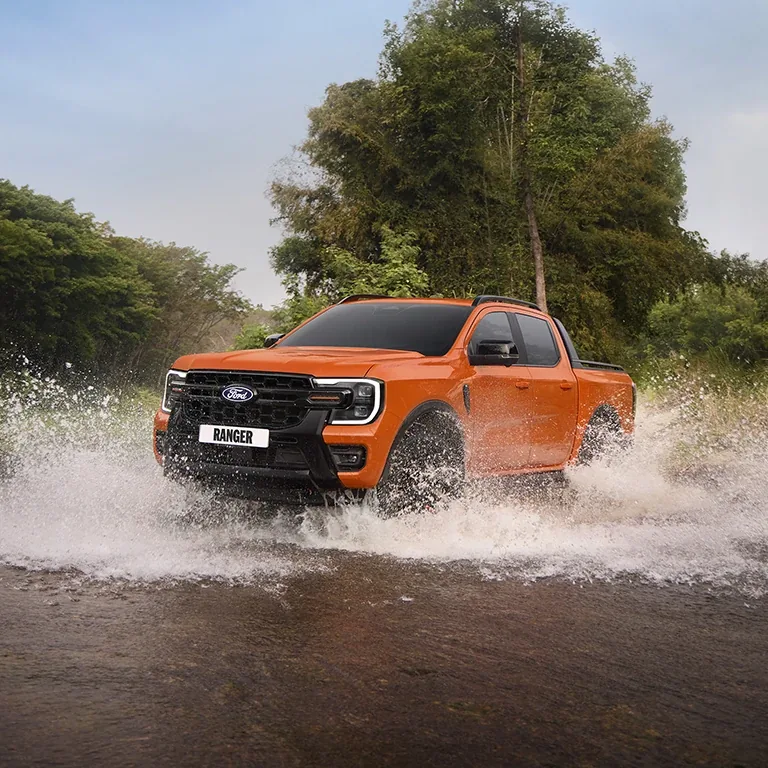 Ford Ranger Wildtrak lội suối